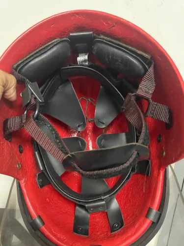 3 Capacetes de Bombeiro