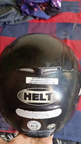Vendo 2 capacetes e um kit de protetor