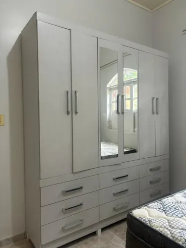 GUARDA-ROUPA E CAMA CASAL