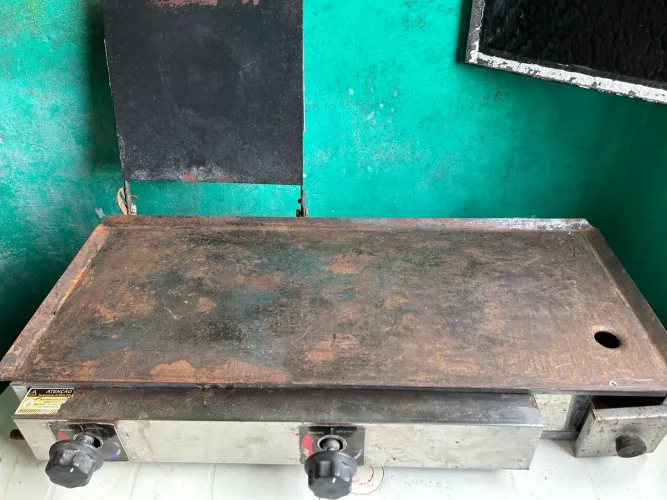 Chapa a gás para sanduíches e comidas 