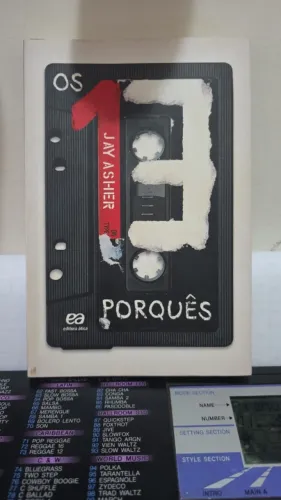 Os 13 porquês - Livro editora ática