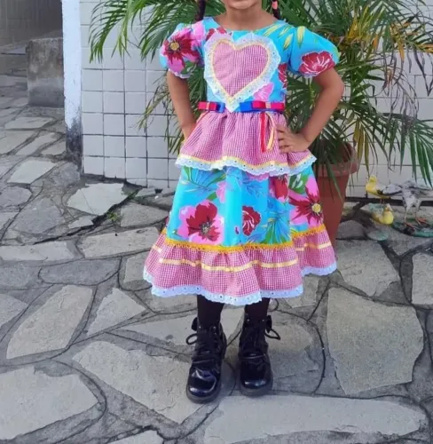 Vestido infantil para festa de são João, usando uma única vez.