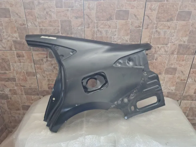 Retalho lateral traseiro esquerdo Toyota yaris sedan 2019 a 2024 original