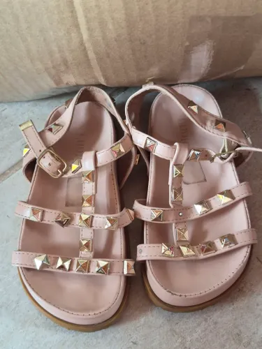 Sandália rosa com detalhes dourados Ludique tam 25