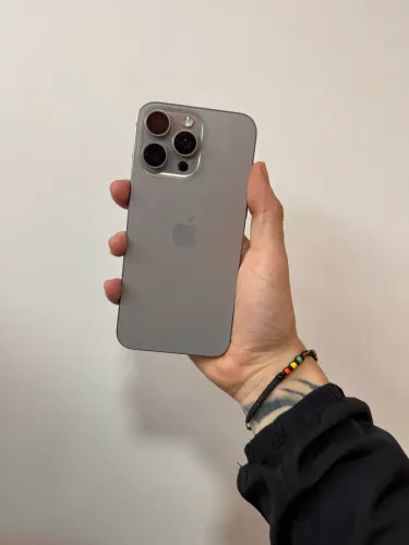 iPhone 15 PRO MAX COM LINHA NA TELA ORIGINAL NUNCA FOI ABERTO 3200$ com caixa original