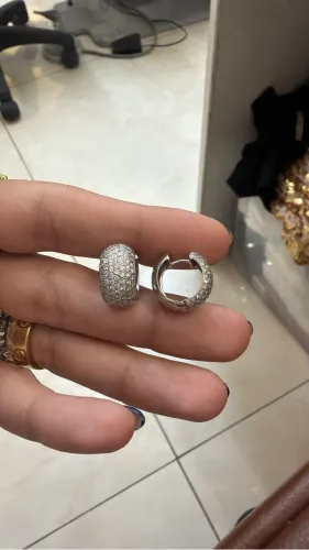 Brinco em ouro Branco e diamantes