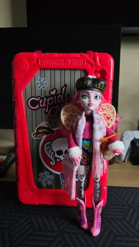 Boneca Monster Hig G3 - cupido skulltimate secrets 