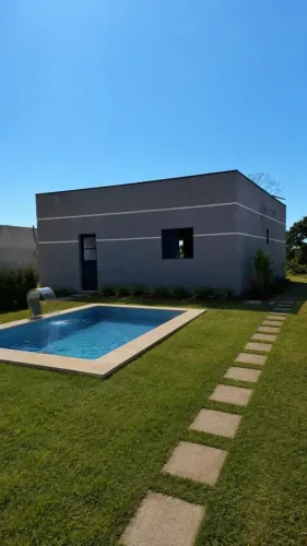 Casa para venda tem 90 metros quadrados com 2 quartos