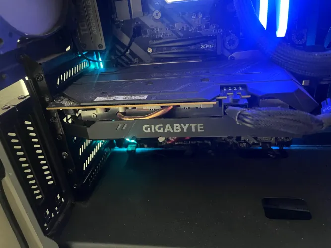 Placa de Vídeo Gigabyte RTX 2060 6GB Windforce (Perfeito Estado)