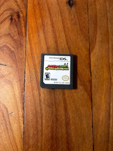 Mario & Luigi: Bowser's Inside Story na versão americana (USA) para Nintendo DS