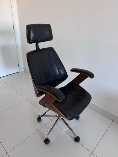 Cadeira de escritório ergonômica - Preta - Usada por pouquíssimo tempo