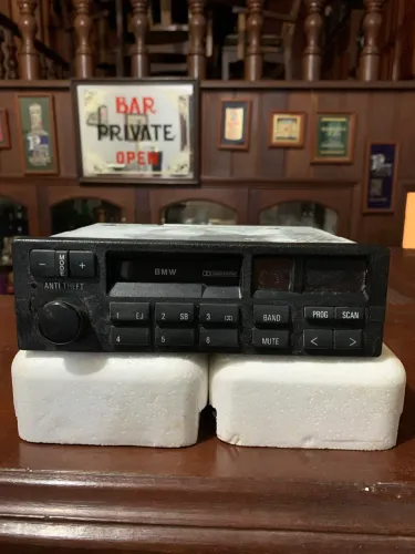 Rádio Toca-Fitas Original BMW - Relíquia para Clássicos (E30, E36, E34)