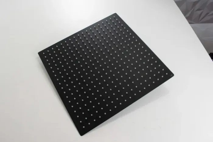 Ducha Preto Fosco de 40x40 cm Quadrada com Riscos e Amassados Provenientes de Transporte