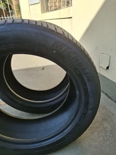 Vende se pneus michellin 215/55 R17