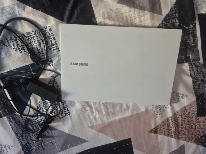 Vendo notebook Samsung book e20