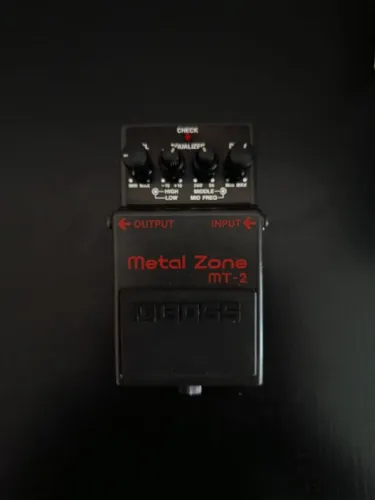Pedal Boss Metal Zone MT-2 - Excelente estado - Com caixa  (Aceito trocas. Aceito oferta)