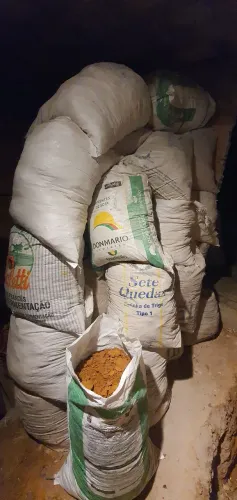 Terra vermelha - sacos para retirada Doação