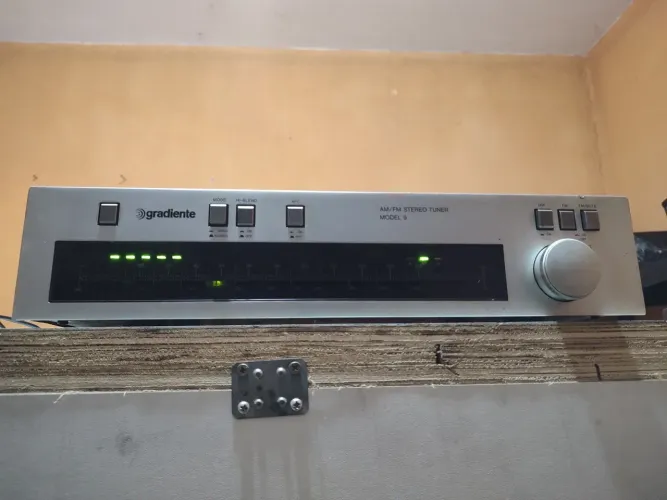 Tuner Sintonizador Gradiente Model 9 - Am/fm Stereo Vintage [Funcionando] Leia a descrição