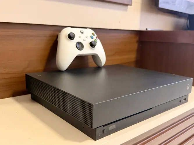 Xbox One X 1TB completo com caixa, controle e nota fiscal