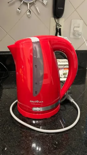 Chaleira elétrica Britânia 1,7L, 127v