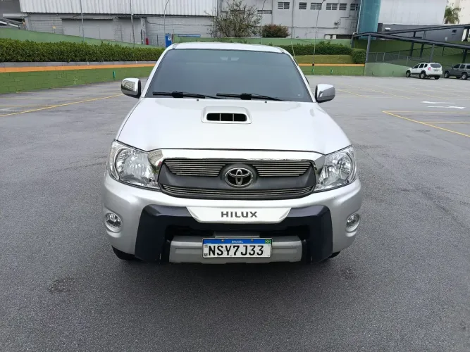 Toyota Hilux CD SRV D4-d 4X4 3.0 TDI Diesel AUT 2011