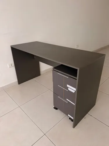 Mesa Escrivaninha com Gaveteiro Cinza Chumbo