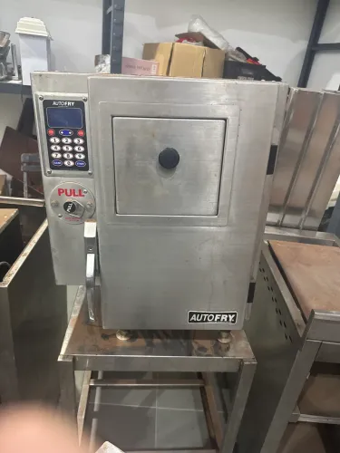 Fritadeira de quisque industrial com exaustao embutida