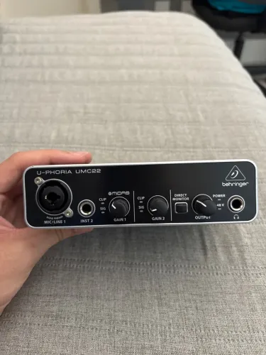 Interface de Áudio Behringer U-Phoria UMC22 USB