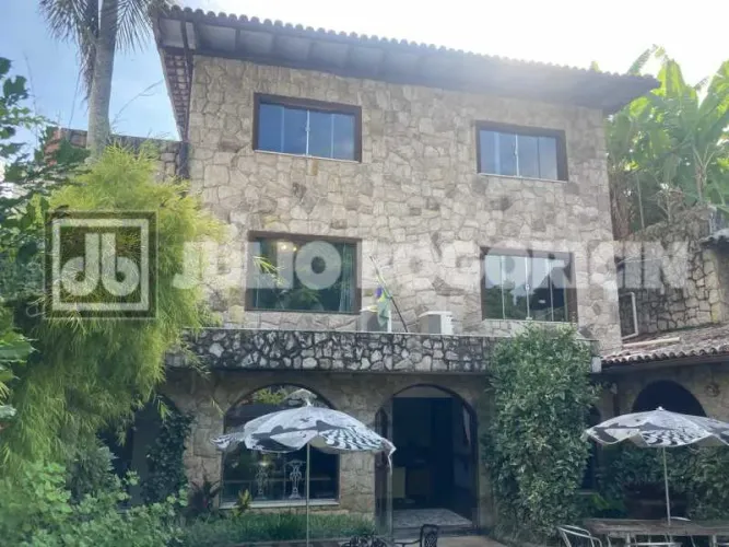 Casa em Condomínio : / Residencial / São Conrado