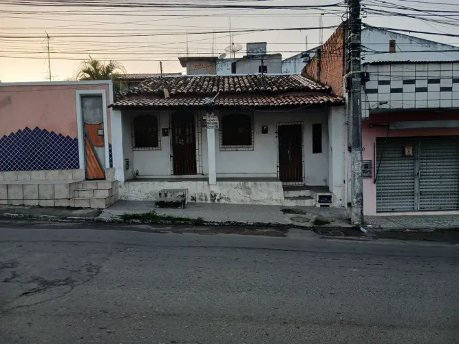 Rua Macario Cerqueira, para comercio, proximo ao feiraguay.