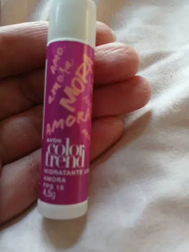 Hidratante  Labial Avon(Amora)