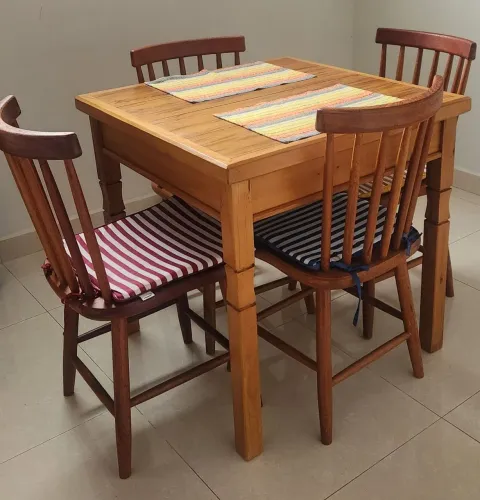 Mesa de jantar 4 lugares