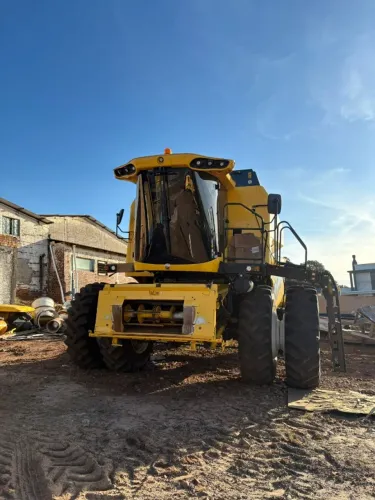 COLHEITADEIRA USADA, MARCA NEW HOLLAND, MODELO TX4.90, ANO 2022