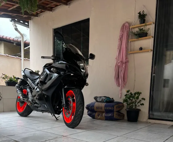 Vendo essa linda gsx 650f ano 2013 !