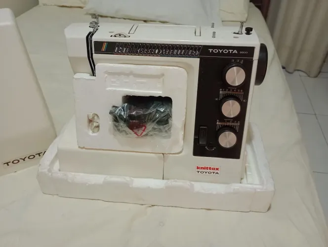 Vendo duas máquinas de costura Toyota.