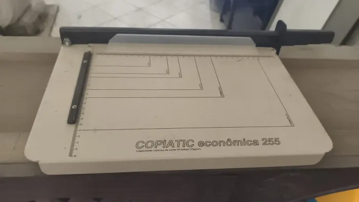 Guilhotina cortar papel 