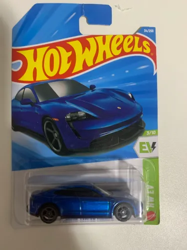 Hot Wheels porsche taycan turbo s