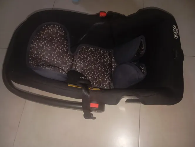 Bebê conforto semi-novo