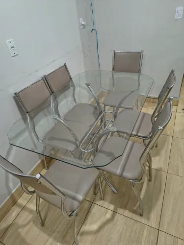 Vendo Mesa 6 lugares, em ótimas condições 