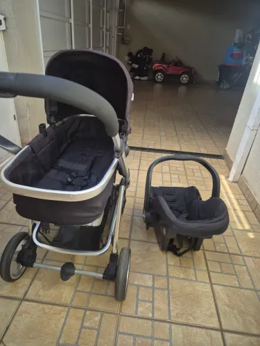 Carrinho de Bebê Moisés/Sentado + Bebê Conforto Infanti