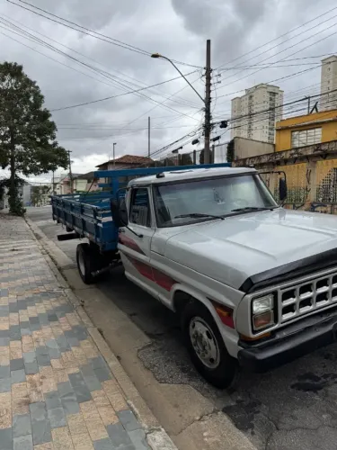 F4000 excelente estado