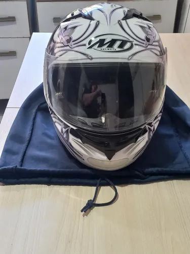 Estou vendendo capacete em bom estado de uso estou pedindo 150 reais