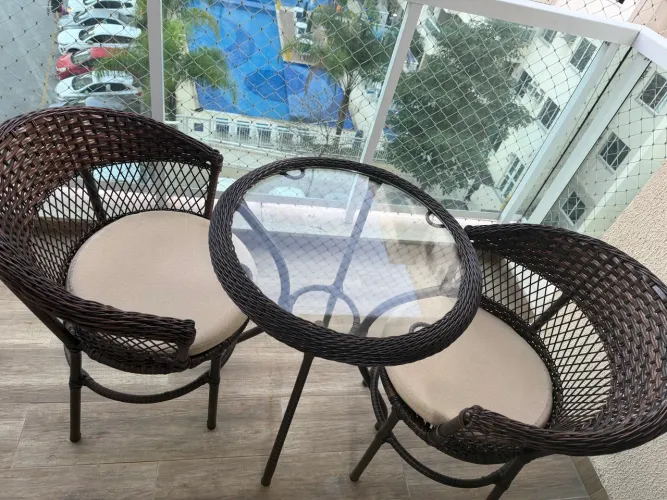 Conjunto de mesa e cadeira sintética