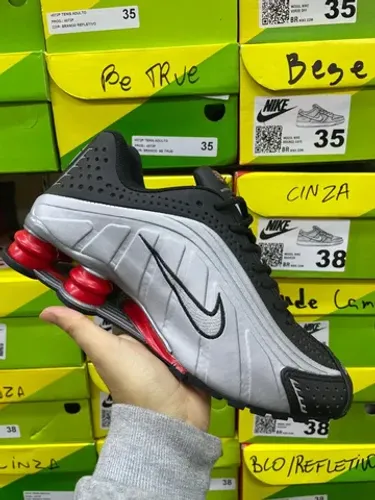 Tênis Nike R4