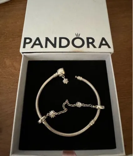 Bracelete Pandora de margaridas + corrente de segurança