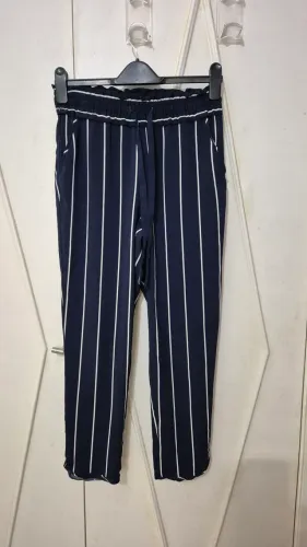 Calça pantacourt listras azul marinho e branco. Zara. Tam. P