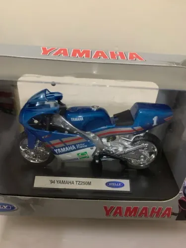Miniatura 250 cc Yamaha TZ 250M/Tetsuya Harada 1994
