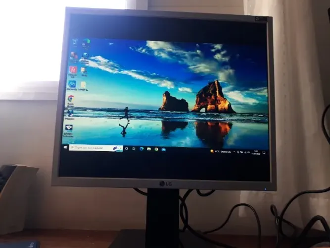 Monitor LG Flatron modelo L1953 H de 19" seminovo em ótimo estado
