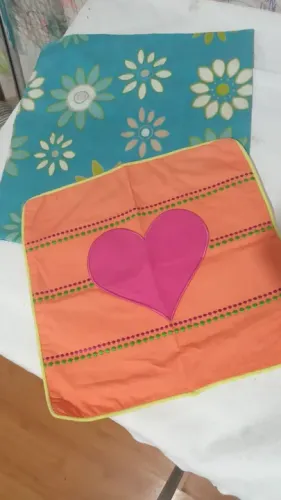 Par de Capas de Almofada Decorativas com Coração