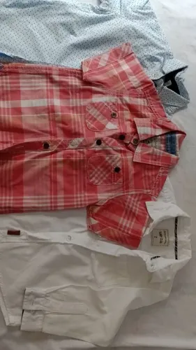Camisa manga longa xadrez; camisa manga longa branca, camisa manga curta todas tamanho 2,